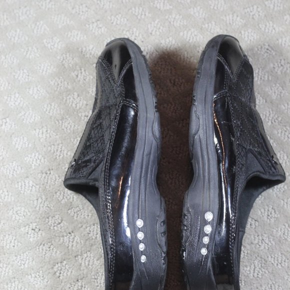 Easy Spirit Size 7.5 Black Quilted & Patent Slip On Mules - Picture 4 of 5